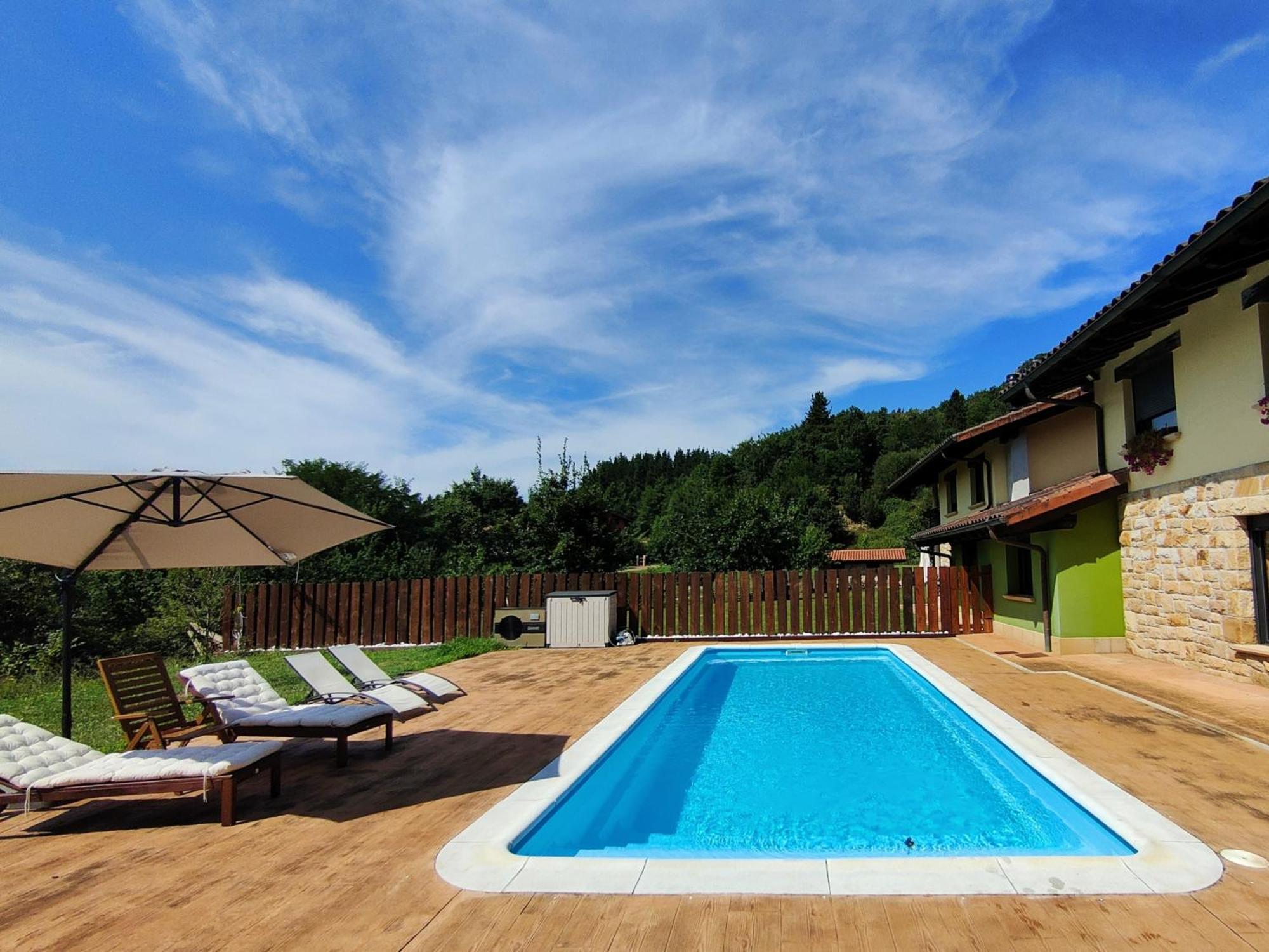 Chalet Con Piscina Climatizada En La Naturaleza Areatza Zewnętrze zdjęcie