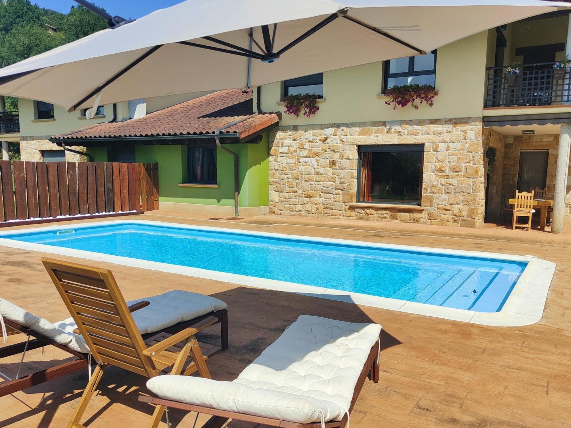 Chalet Con Piscina Climatizada En La Naturaleza Areatza Zewnętrze zdjęcie